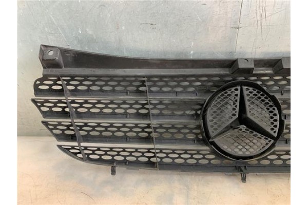Recambio de rejilla paragolpes delantero para mercedes-benz vito / mixto furgón (w639) 115 cdi referencia OEM IAM A6398800185  