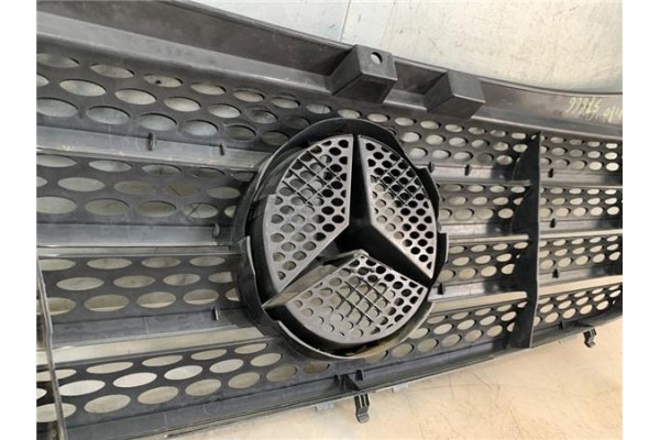 Recambio de rejilla paragolpes delantero para mercedes-benz vito / mixto furgón (w639) 115 cdi referencia OEM IAM A6398800185  