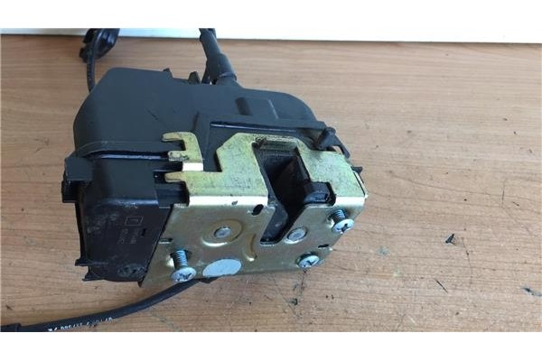 Recambio de cierre electromagnetico trasero izquierdo para nissan primera berlina (p12) 1.6 acenta referencia OEM IAM   
