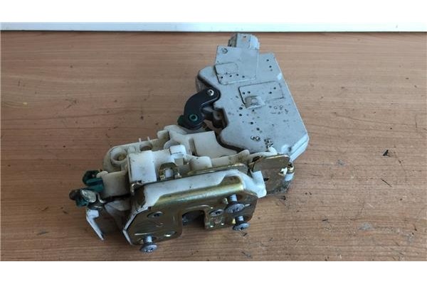 Recambio de cierre electromagnetico delantero derecho para nissan primera berlina (p11) 1.6 gx referencia OEM IAM   