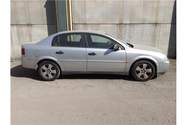 opel vectra c berlina del año 2002