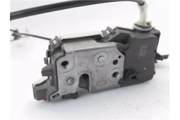 Recambio de cierre electromagnetico trasero derecho para citroen berlingo furgón 1.6 hdi 90 referencia OEM IAM 828423  