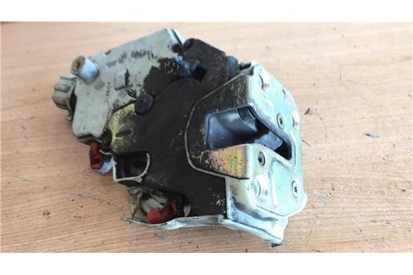 Recambio de cierre electromagnetico trasero izquierdo para nissan primera berlina (p11) 1.6 gx referencia OEM IAM   