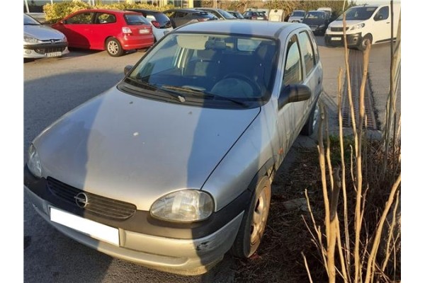 opel corsa b del año 2000