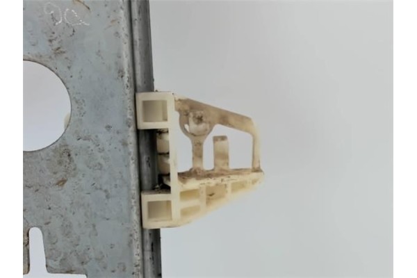 Recambio de mecanismo elevalunas delantero derecho para renault megane ii berlina 5p referencia OEM IAM 820028071  