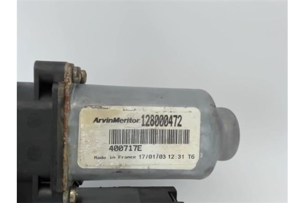 Recambio de mecanismo elevalunas delantero derecho para renault megane ii berlina 5p referencia OEM IAM 820028071  