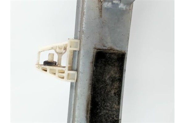 Recambio de mecanismo elevalunas delantero derecho para renault megane ii berlina 5p referencia OEM IAM 820028071  