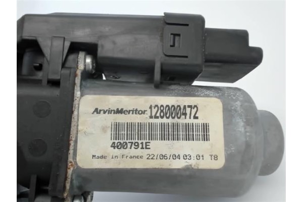 Recambio de mecanismo elevalunas delantero derecho para renault megane ii berlina 5p referencia OEM IAM 820028071  