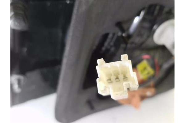 Recambio de piloto porton trasero derecho para hyundai h-1 furgón 2.5 crdi referencia OEM IAM 924064A61  