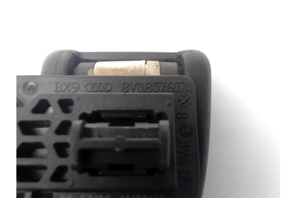 Recambio de asidero superior trasero izquierdo para audi rs3 sportback (8vf) 2.5 tfsi quattro referencia OEM IAM 8V0857607A  