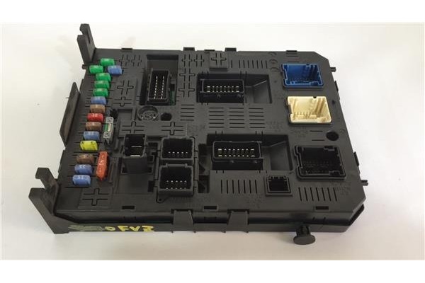 Recambio de caja fusibles/rele para citroen c4 grand picasso 1.8 i 16v referencia OEM IAM 28120193B F02664269 