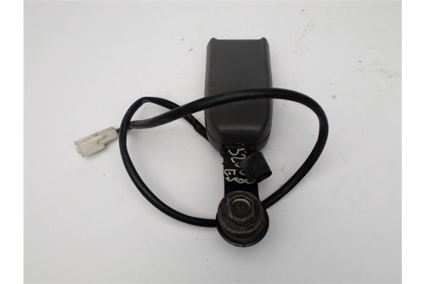 Recambio de anclaje cinturon delantero izquierdo para nissan pickup (d22) 2.5 d 4wd referencia OEM IAM 868422S460 TK-522 