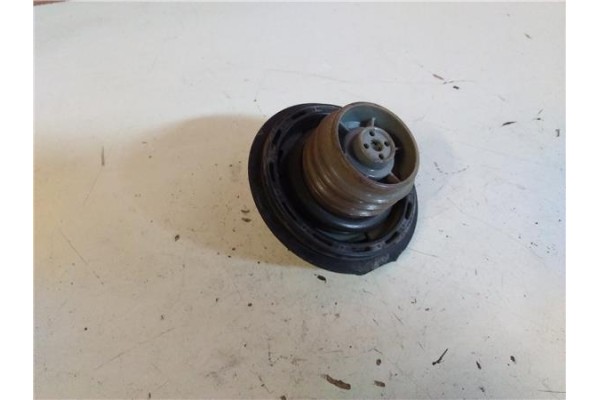 Recambio de tapon combustible para ford mondeo ii (bap) 1.6 i referencia OEM IAM    Recambio de tapon combustible para ford mondeo ii (bap) 1.6 i referencia OEM IAM