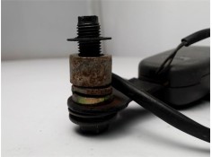 Recambio de anclaje cinturon delantero izquierdo para nissan pickup (d22) 2.5 d 4wd referencia OEM IAM 868422S460 TK-522 