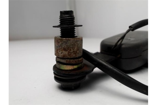 Recambio de anclaje cinturon delantero izquierdo para nissan pickup (d22) 2.5 d 4wd referencia OEM IAM 868422S460 TK-522 