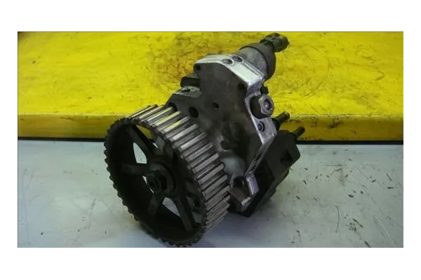 Recambio de bomba inyectora para volvo v40 familiar 1.9 di referencia OEM IAM 8602784 0445010075 