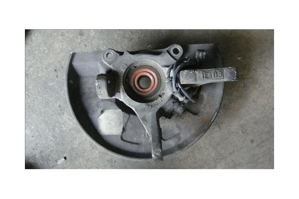 Recambio de mangueta delantero derecha para volvo v40 familiar 1.9 di referencia OEM IAM 30884173  
