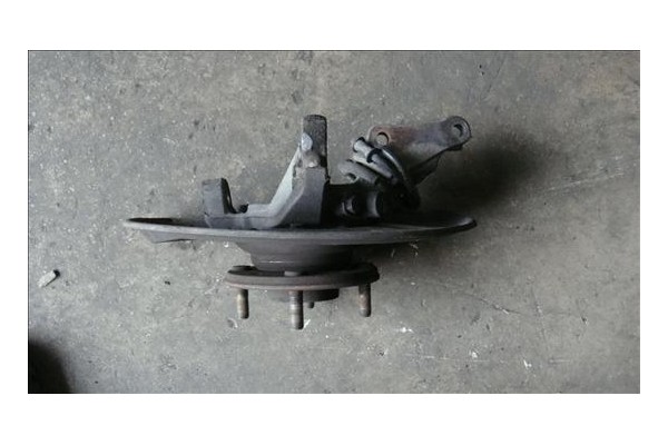 Recambio de mangueta delantero derecha para volvo v40 familiar 1.9 di referencia OEM IAM 30884173  