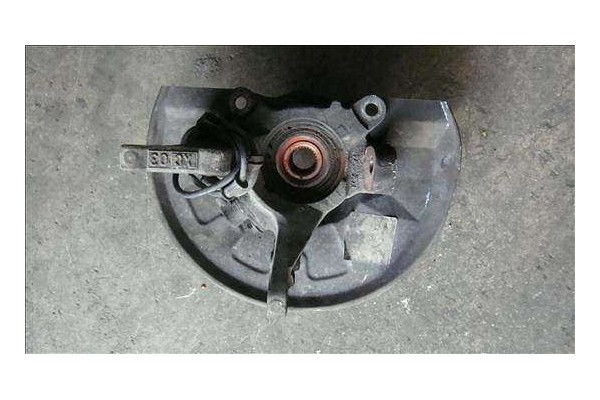 Recambio de mangueta delantero izquierda para volvo v40 familiar 1.9 di referencia OEM IAM 30884172  