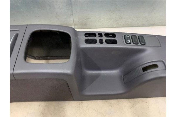 Recambio de embellecedor consola central para mercedes-benz clase a (bm 168) 1.9 190 (168.032) referencia OEM IAM A1686801250721