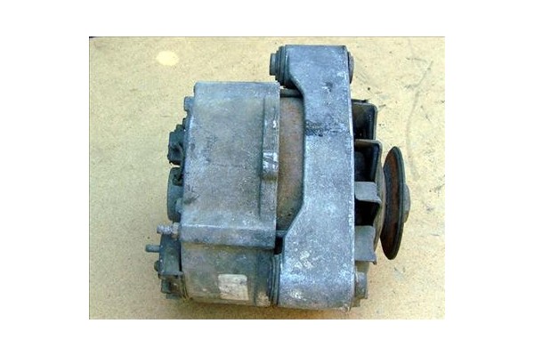 Recambio de alternador para bmw serie 3 berlina (e30) 2.5 325i referencia OEM IAM BOSCH 0120469617 