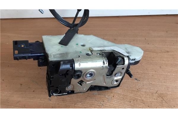 Recambio de cierre electromagnetico delantero derecho para peugeot 207 1.4 confort referencia OEM IAM 24094158 24095158 