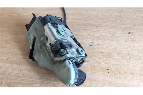 Recambio de cierre electromagnetico delantero izquierdo para peugeot 207 1.4 confort referencia OEM IAM 24087158 24088158 
