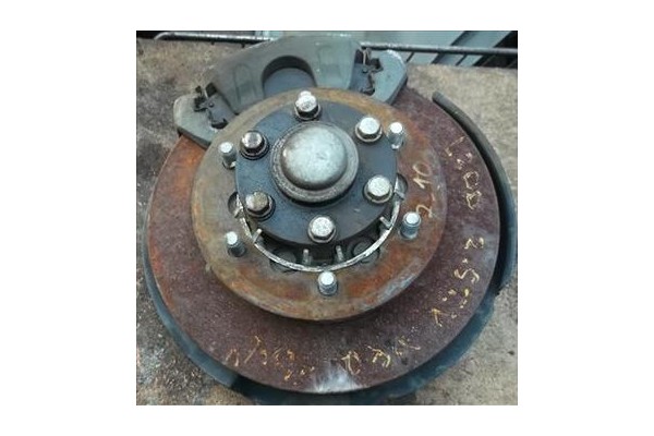 Recambio de mangueta delantero derecha para mitsubishi l 200 (k70) 2.5 td (k64t) referencia OEM IAM   