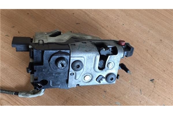 Recambio de cierre electromagnetico trasero derecho para peugeot 208 1.2 access referencia OEM IAM 45047185  
