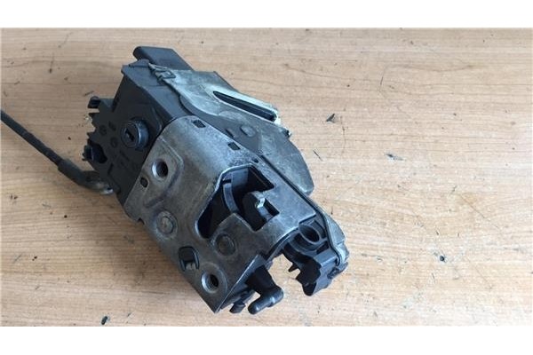 Recambio de cierre electromagnetico delantero derecho para peugeot 208 1.2 access referencia OEM IAM 9698079980 45027185 