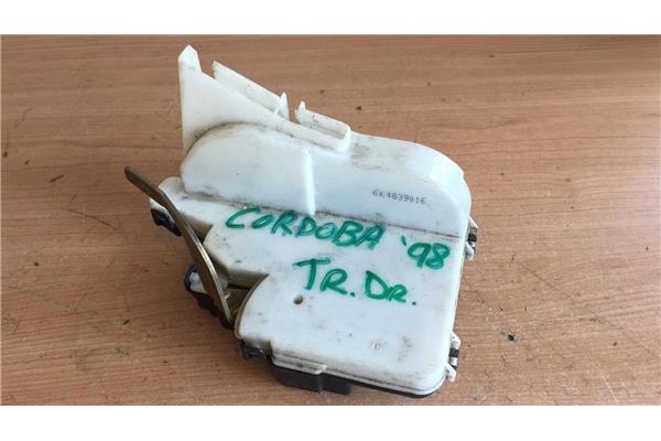 Recambio de cierre electromagnetico trasero derecho para seat cordoba berlina (6k2)(1993 ) 1.4 clx [1,4 ltr. - 44 kw] referencia