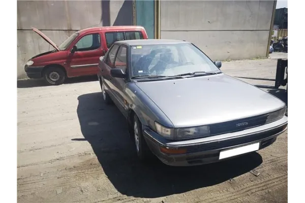 toyota corolla (_e9_) del año 1990