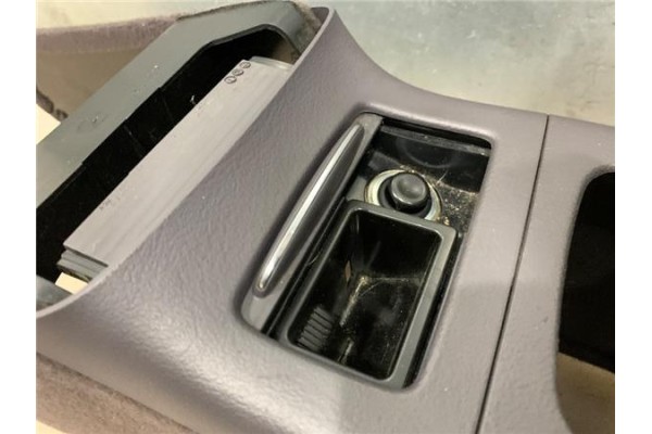 Recambio de embellecedor consola central para mercedes-benz clase a (bm 168) 1.9 190 (168.032) referencia OEM IAM A1686801250721