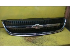 Recambio de rejilla capo para chevrolet nubira berlina 1.6 se referencia OEM IAM 96547250  