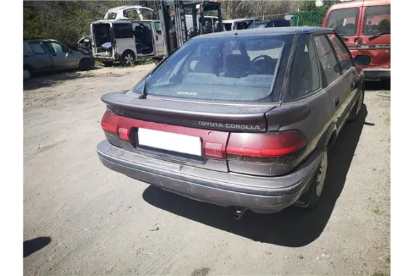 toyota corolla (_e9_) del año 1990
