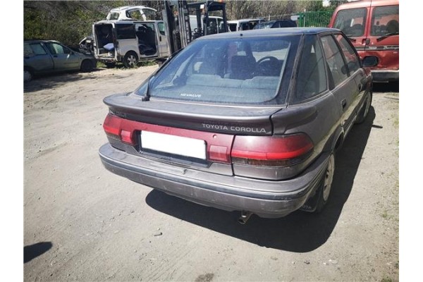 toyota corolla (_e9_) del año 1990
