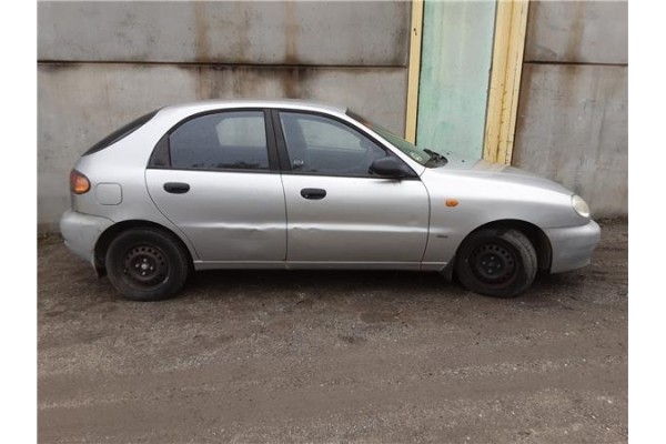 daewoo lanos del año 2001