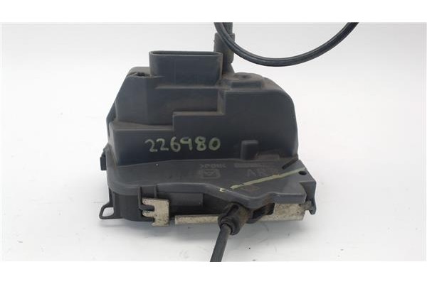 Recambio de cierre electromagnetico trasero derecho para renault laguna ii (bg0) 1.6 16v (bg0a, bg0l) referencia OEM IAM 8200000