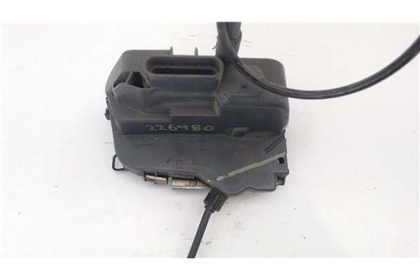 Recambio de cierre electromagnetico trasero derecho para renault laguna ii (bg0) 1.6 16v (bg0a, bg0l) referencia OEM IAM 8200000