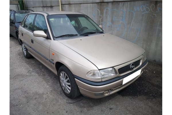 opel astra f berlina del año 1997