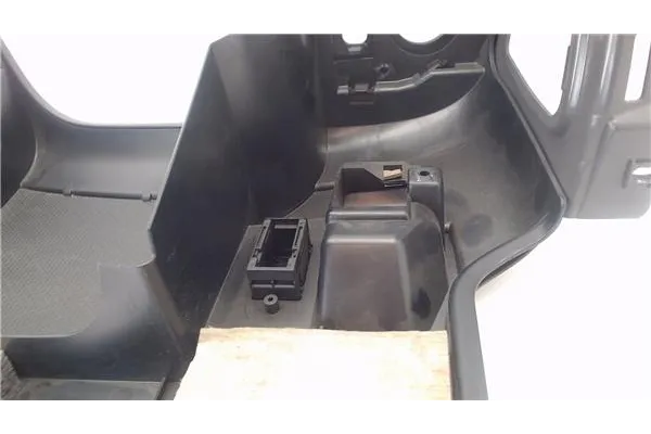 Recambio de embellecedor salpicadero para mercedes-benz clase a (bm 168) 1.9 190 (168.032) referencia OEM IAM A16868053877215  