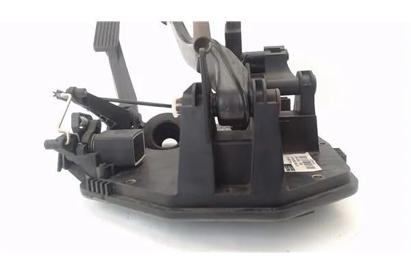 Recambio de juego pedales completo para mercedes-benz clase a (bm 168) 1.9 190 (168.032) referencia OEM IAM A1682904001  