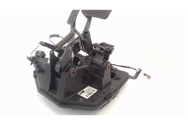 Recambio de juego pedales completo para mercedes-benz clase a (bm 168) 1.9 190 (168.032) referencia OEM IAM A1682904001  