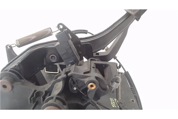 Recambio de juego pedales completo para mercedes-benz clase a (bm 168) 1.9 190 (168.032) referencia OEM IAM A1682904001  
