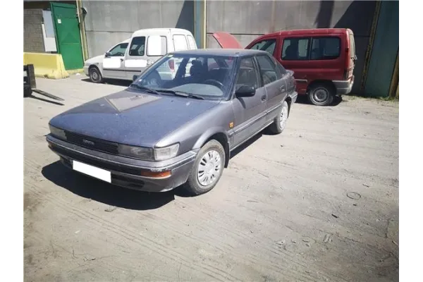 toyota corolla (_e9_) del año 1990