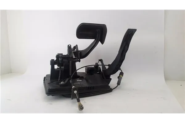 Recambio de juego pedales completo para mercedes-benz clase a (bm 168) 1.9 190 (168.032) referencia OEM IAM A1682904001  