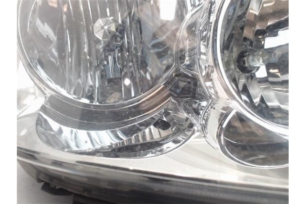 Recambio de faro delantero dcho para toyota corolla verso (r1) referencia OEM IAM 811300F060  