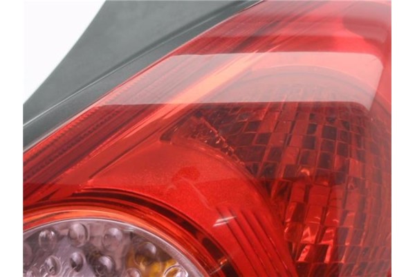 Recambio de piloto trasero derecho para nissan tiida (c11x/sc11x) 1.8 acenta referencia OEM IAM 26550EM00A  