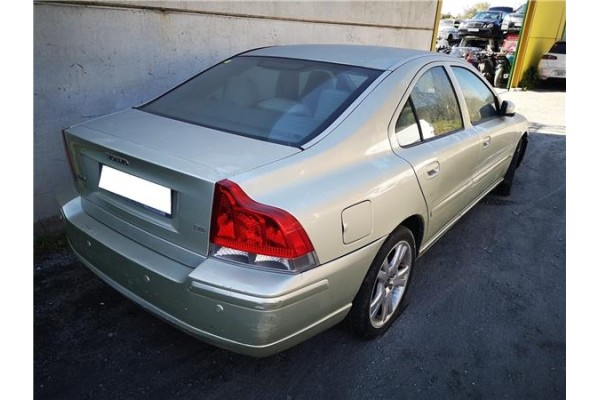 volvo s60 berlina del año 2005