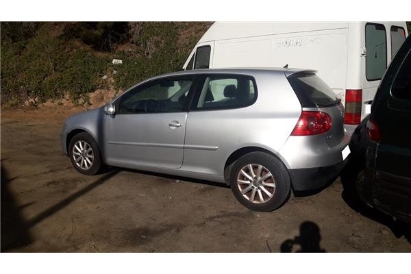 volkswagen golf v berlina (1k1)(2003) del año 
